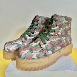 NIB YRU Slayr Camo Boots